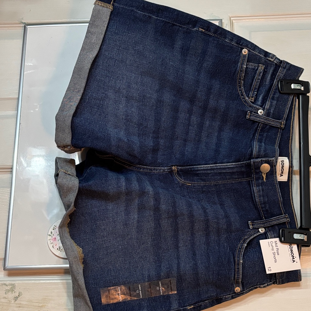 Sonoma Women's Dark Blue Mid Ride Curvy Jean Shorts Size 12.